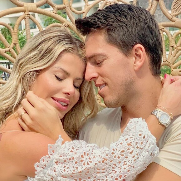 Karina Bacchi e Amaury Nunes choraram ao ouvir da médica que a fertilização não deu certo mais uma vez
