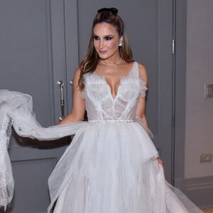 Claudia Leitte usou vestido romântico de tule para jantar beneficente em São Paulo