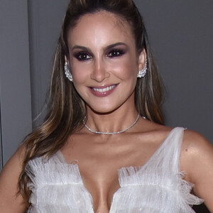 Claudia Leitte usou joias Marisa Clermann e vestido criado pela estilista brasileira Fabiana Milazzo