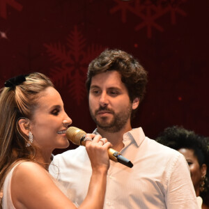 Claudia Leitte convidou famosos e o marido, Marcio Pedreira, no palco do jantar beneficente do Natal do Bem 2019, no palácio Tangar, em São Paulo