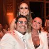 Claudia Leitte tieta Xuxa Meneghel e o namorado da apresentadora, Junno Andrade, em evento beneficente