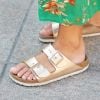 Sandália no verão: o modelo birken com tiras douradas é fashion e deixa o look do verão mais interessante