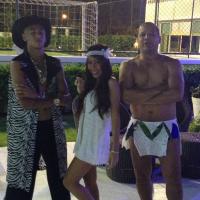 Neymar faz festa a fantasia e namorada Bruna Marquezine marca presença em SP