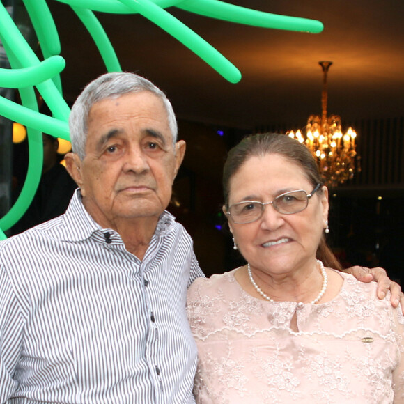 Os pais de Zezé Di Camargo vão receber a visita do cantor no Natal