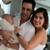 Vô coruja: Zezé Di Camargo tieta o neto Joaquim em visita à filha Camilla nesta segunda-feira, dia 23 de dezembro de 2019
