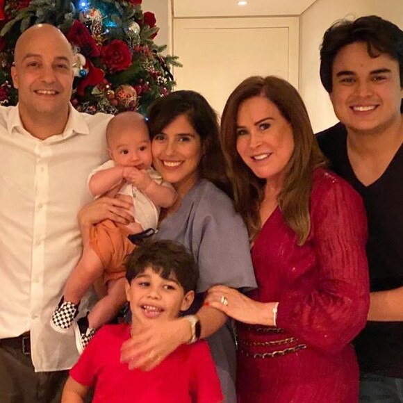 Camilla Camargo e o marido, Leonardo Lessa, passaram o primeiro Natal como pais de Joaquim, ao lado de Zilu Godoi, Wanessa Camargo, o marido e filhos, e Igor Camargo