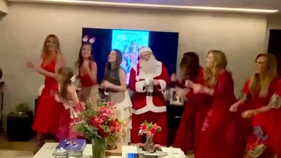 Ticiane Pinheiro e a filha mais velha, Rafaella Justus, dançaram com o Papai Noel para celebrarem o Natal