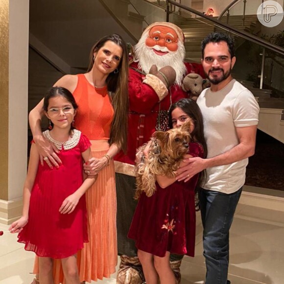 Luciano Camargo festejou Natal com a mulher, Flávia Fonseca, e as filhas gêmeas, Helena e Isabella, de 9 anos