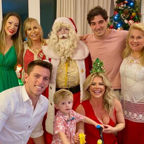 Karina Bacchi, o marido, Amaury Nunes, e o filho, Enrico, também festejaram o Natal