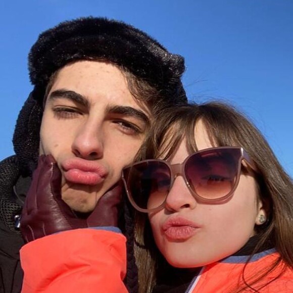 Sophia Valverde namora Lucas Burgatti há 4 meses