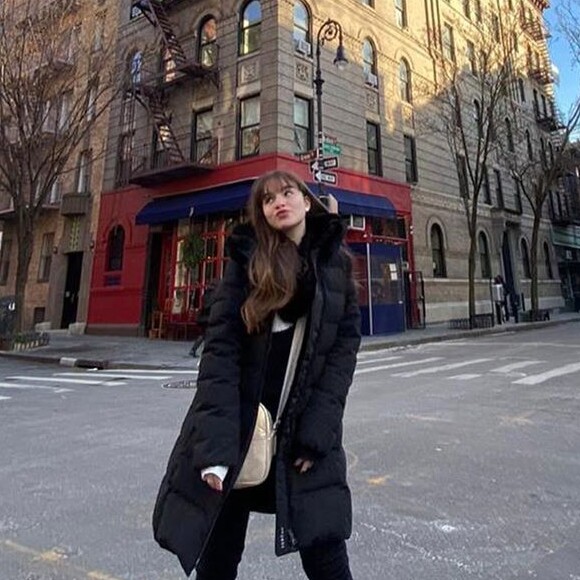 Sophia Valverde também conheceu fachada de prédio que serviu de cenário para a série 'Friedns'