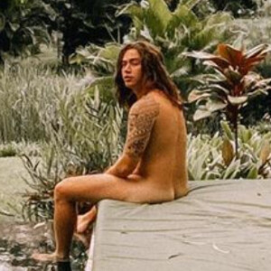 Whindersson Nunes faz foto nu durante férias com Luísa Sonza na África do Sul