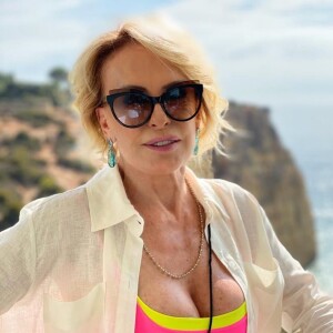 Ana Maria Braga dispensa roupa em praia de nudismo em vídeo antigo exibido na TV no 'Mais Você' nesta sexta-feira, dia 27 de dezembro de 2019