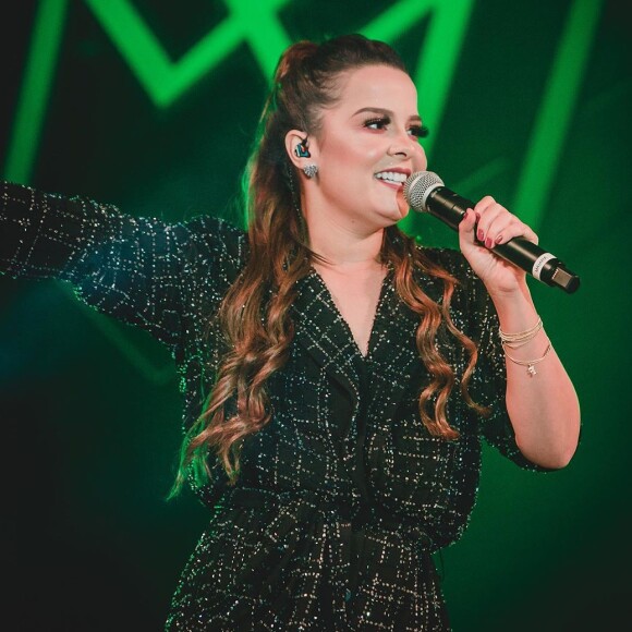 Maiara, da dupla com Maraisa, adora repaginar o visual com estilos fáceis e na moda