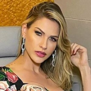 Andressa Suita entrega truque de foto em show de Gusttavo Lima nesta segunda-feira, dia 30 de dezembro de 2019
