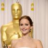 Jennifer Lawrence usa produção delicada e elegante no Oscar 2013