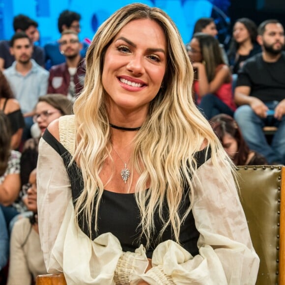 Grávida, Giovanna Ewbank apareceu de biquíni e short em foto do marido, Bruno Gagliasso: 'Sobre estar na plenitude'