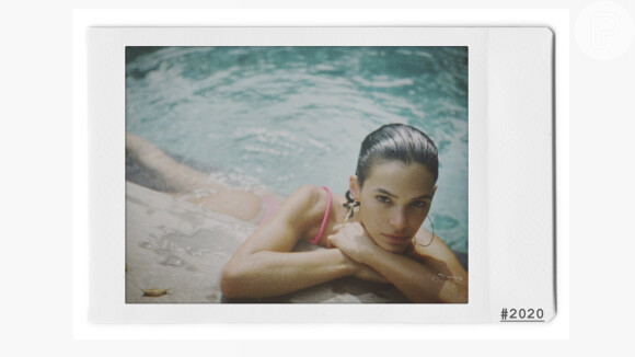 Bruna Marquezine foi fotografada em clima de descontração por Henrique Martins