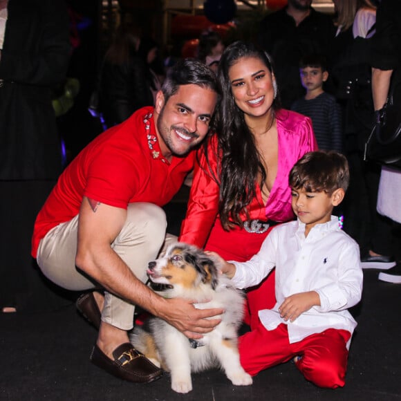 Simone e o marido, Kaká Diniz, elegeram a chegada do filho, Henry, como um momento marcante do relacionamento