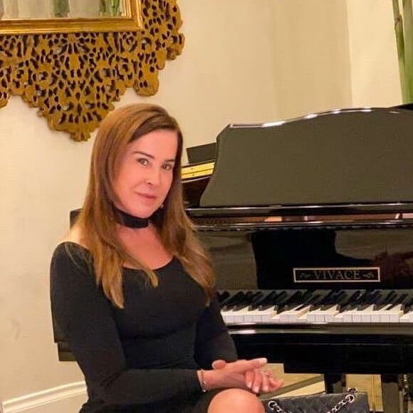 Zilu Godoi contou ao Purepeople como superou a depressão após o fim do casamento com Zezé Di Camargo