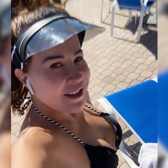 Zilu Godoi impressionou fãs por foto de biquíni durante férias nos EUA