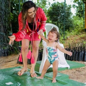 Patricia Abravanel comentou o vídeo da filha comendo cenoura com vários corações