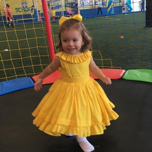 Jane, filha de Patricia Abravanel e Fábio Faria, foi elogiada por sua alimentação saudável por fãs do casal