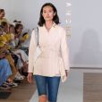 Bermuda jeans na moda: a tendência retrô dos anos 90 foi destaque nos desfiles internacionais