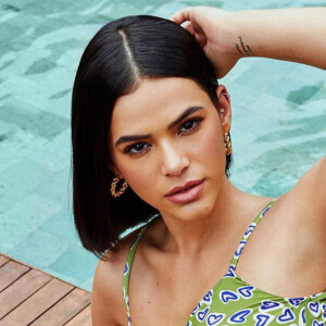 Bruna Marquezine posta novos fotos de ensaio sensual de maiô, em 12 de janeiro de 2019