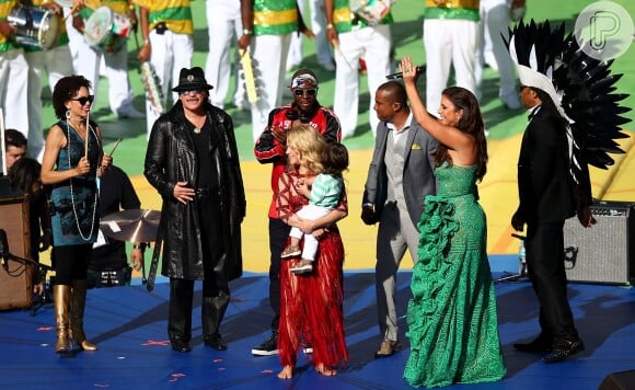 Enquanto esteve no Rio de Janeiro, Shakira levou o filho para o show de encerramento da Copa do Mundo