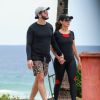 Fátima Bernardes e Túlio Gadêlha se exercitam de mãos dadas na praia após férias juntos