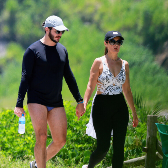 Fátima Bernardes e o namorado, Túlio Gadêlha, estão de férias no Rio de Janeiro