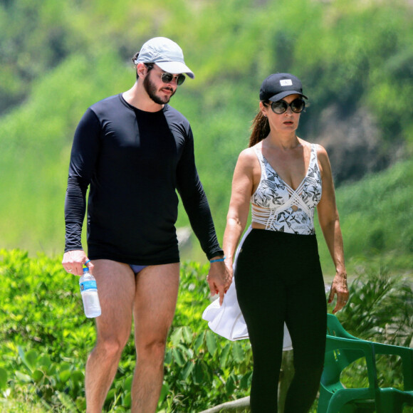 Fátima Bernardes e o namorado, Túlio Gadêlha, se apostaram em looks leves para a caminhada
