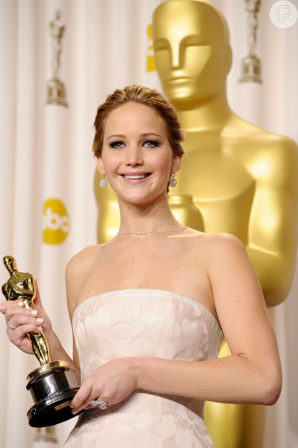 Jennifer Lawrence recebeu o Oscar de Melhor Atriz em sua segunda indicação ao prêmio, desta vez pelo seu papel em 'O Lado Bom da Vida', na noite deste domingo, 24 de fevereiro de 2013