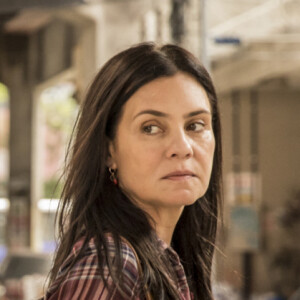 Nos próximos capítulos da novela 'Amor de Mãe', Thelma (Adriana Esteves) vê seu negócio naufragar quando o filho, Danilo (Chay Suede), consegue sucesso ao ser o novo chef do restaurante de Nuno (Rodolfo Vaz)