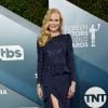 Moda de festa:Nicole Kidman elege vestido com babado e fenda para premiação SAG Awards neste domingo, dia 19 de janeiro de 2020