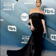 Moda de festa: Jennifer Lopez usa vestido com decote reto e cauda além de coque baixo para premiação SAG Awards neste domingo, dia 19 de janeiro de 2020