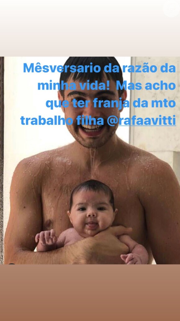 Rafael Vitti aparece em foto inédita tomando banho com a filha, Clara Maria, de três meses