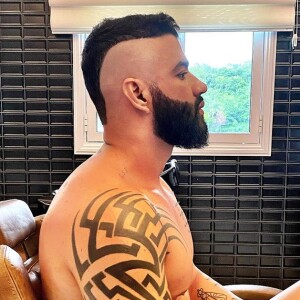 Gusttavo Lima mostrou o resultado da mudança radical nos fios no Instagram