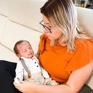 Marília Mendonça aponta semelhança do filho com Murilo Huff bebê  em publicação nesta quinta-feira, dia 23 de janeiro de 2020