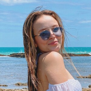 Larissa Manoela foi elogiada por fãs em foto de maiô