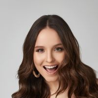 Só no quadradinho! Larissa Manoela relembra funk em filmagens de longa. Vídeo!