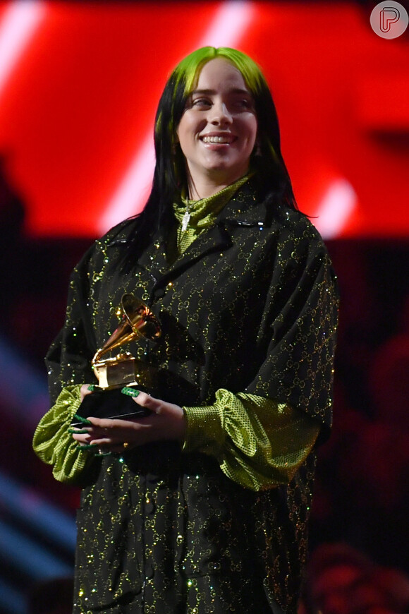 Billie Eilish estreou no Grammy Awards 2020 e logo de cara levou seis troféus para casa