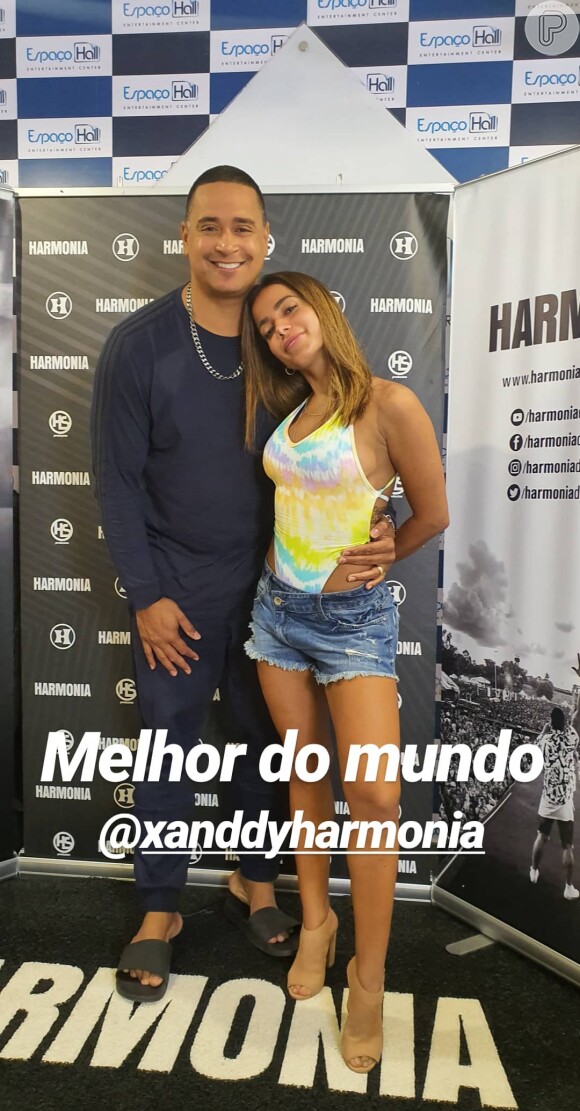 Anitta curtiu show do Harmonia do Samba no Espaço Hall, na Barra da Tijuca, Zona Oeste do Rio de Janeiro