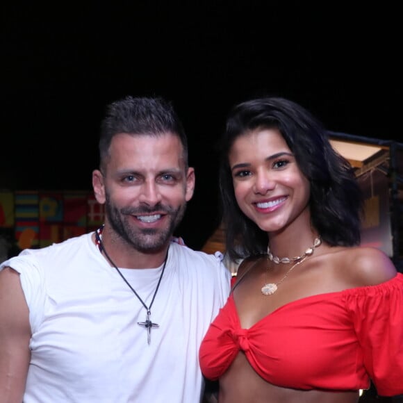 Henri Castelli e a namorada, Jakelyne Oliveira, no show de Ludmilla