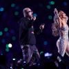 Jennifer Lopez divide palco do Super Bowl com J Balvin