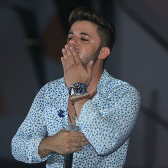 Filhos de Cristiano Araújo foram comparados ao cantor em foto na web