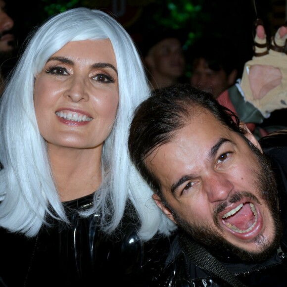 Fátima Bernardes e o namorado, Túlio Gadêlha, combinaram fantasia de X-Men em baile de carnaval em Pernambuco e jornalista chamou atenção pelo shape