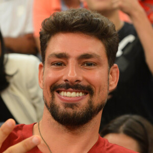 Cauã Reymond vai interpretar gêmeos na novela 'Em Seu Lugar': um será viciado em álcool, drogas e medicamentos; o outro, vai trabalhar como manobrista e ambulante