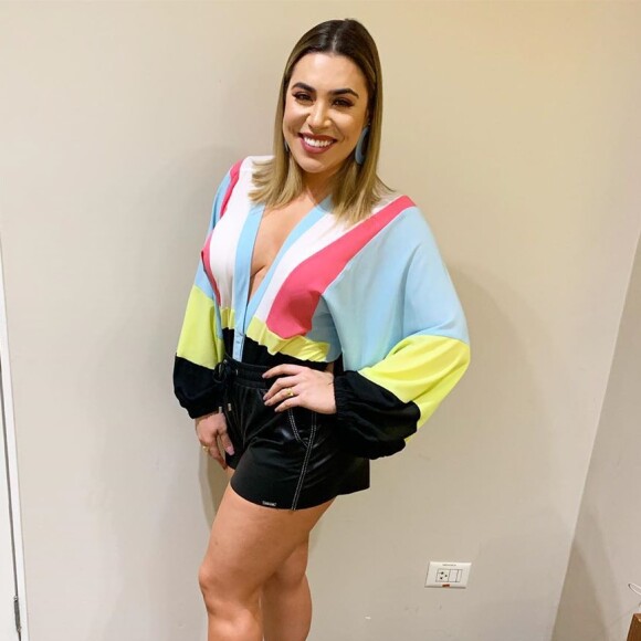 Naiara Azevedo é bem resolvida com o seu corpo
